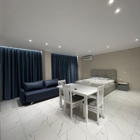 סרנדה Modern Beachfront Apartments מראה חיצוני תמונה