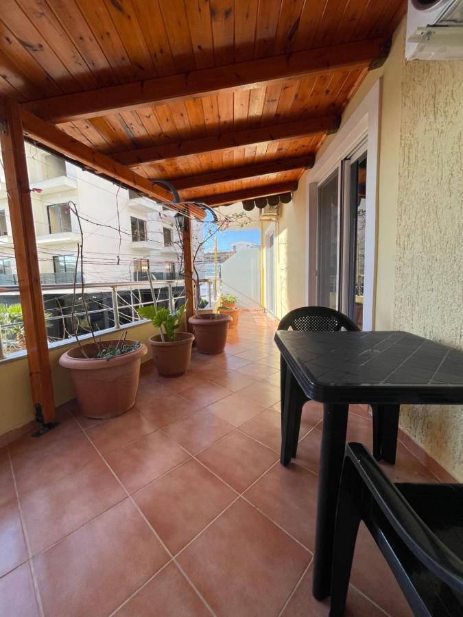 סרנדה Modern Beachfront Apartments מראה חיצוני תמונה