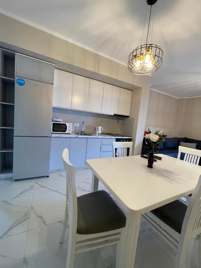 סרנדה Modern Beachfront Apartments מראה חיצוני תמונה