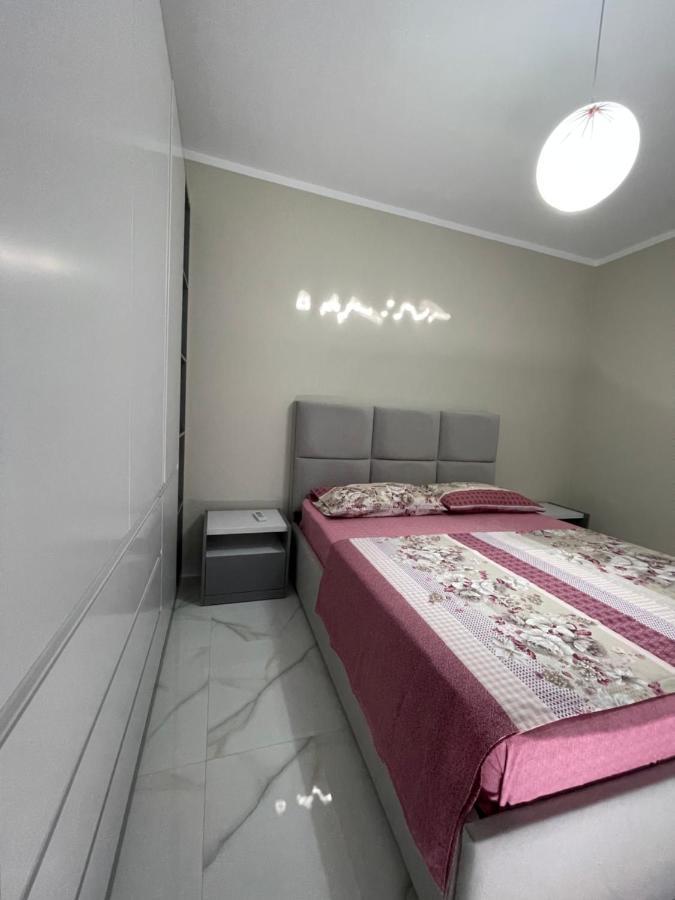 סרנדה Modern Beachfront Apartments מראה חיצוני תמונה