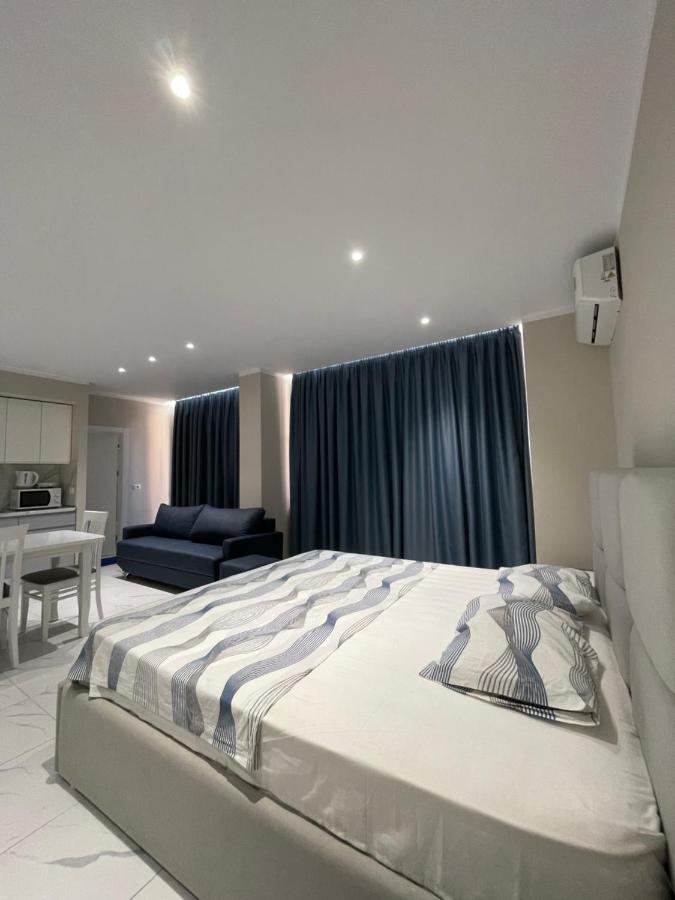 סרנדה Modern Beachfront Apartments מראה חיצוני תמונה