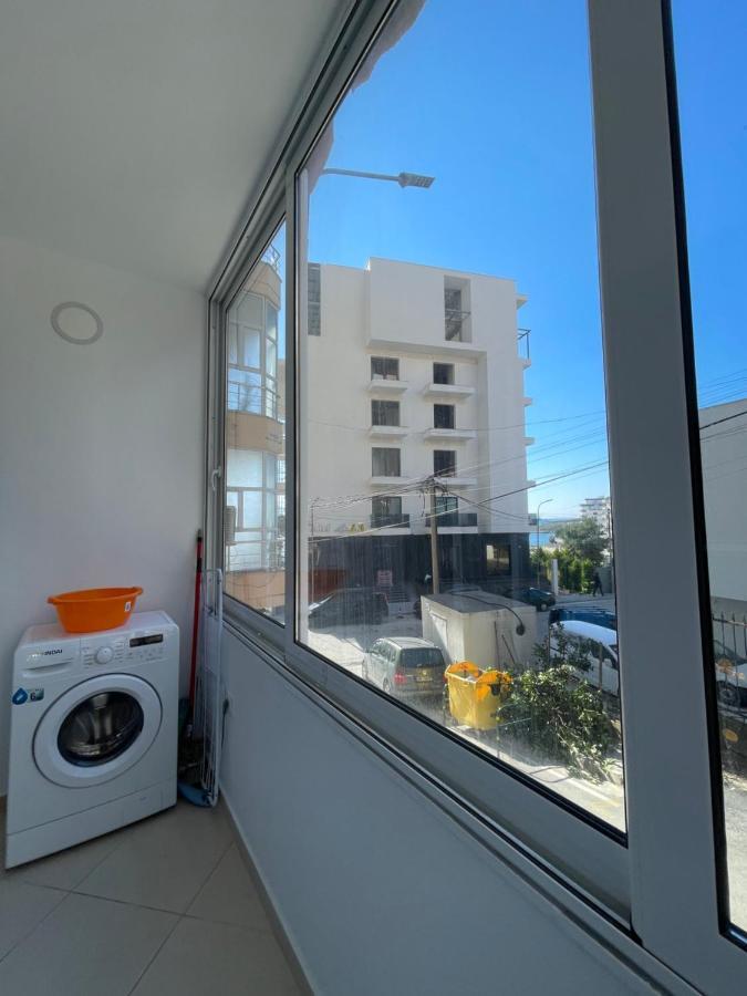 סרנדה Modern Beachfront Apartments מראה חיצוני תמונה