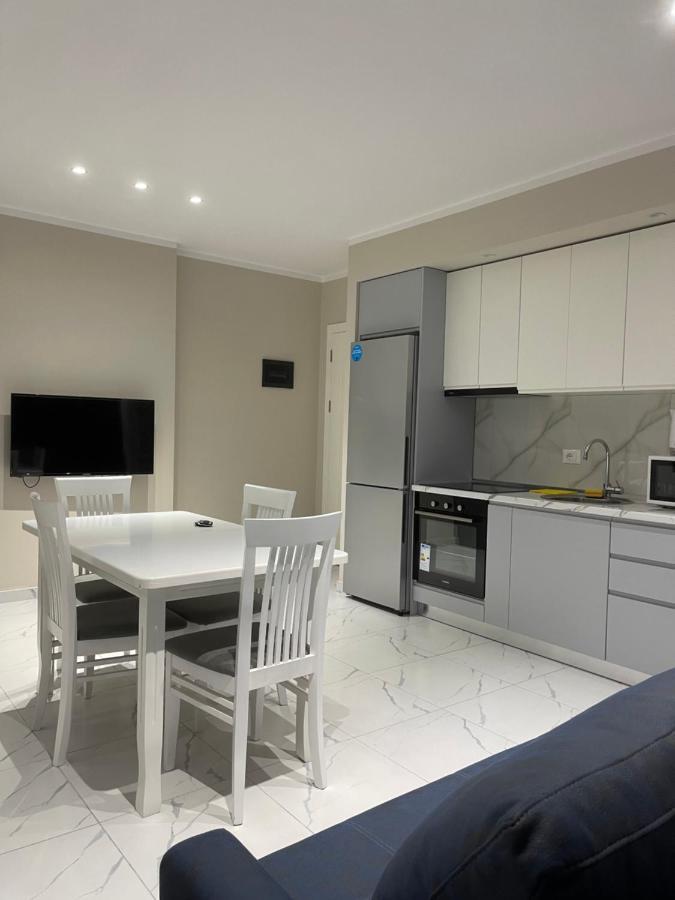 סרנדה Modern Beachfront Apartments מראה חיצוני תמונה