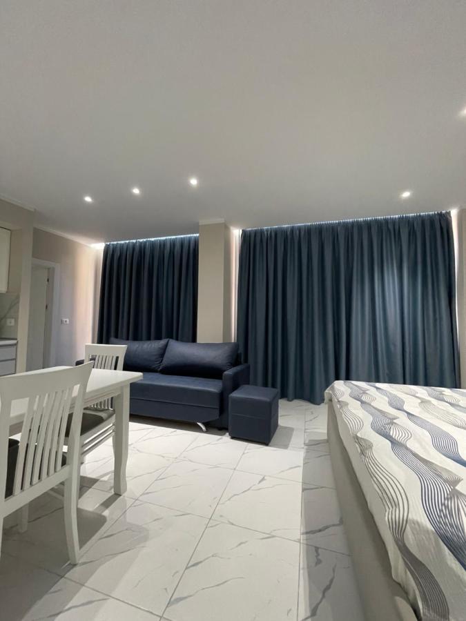 סרנדה Modern Beachfront Apartments מראה חיצוני תמונה