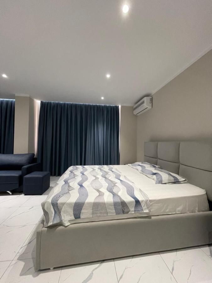 סרנדה Modern Beachfront Apartments מראה חיצוני תמונה