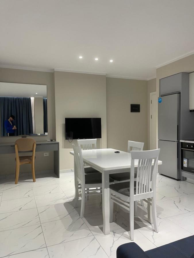 סרנדה Modern Beachfront Apartments מראה חיצוני תמונה